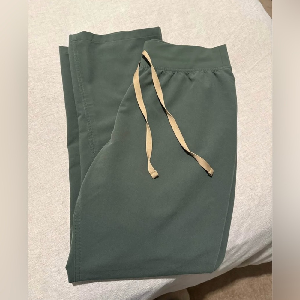 FIGS HIGH WAISTED LIVINGSTON PANTS - Medium Petite